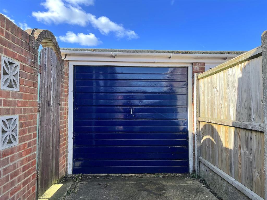 Garage .jpeg