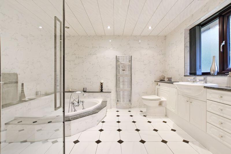 Ensuite Bathroom 