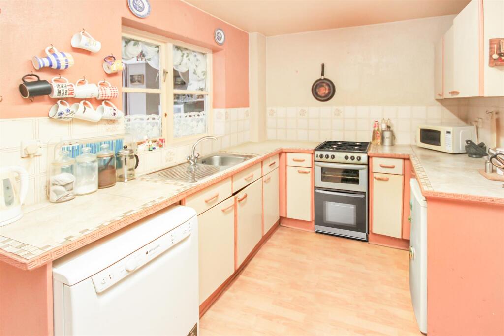 kitchen..jpg