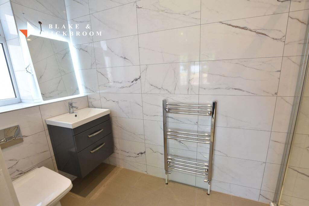 EN SUITE SHOWER ROOM