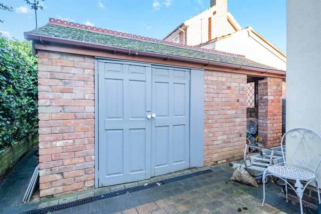 8584128-exterior19.jpg