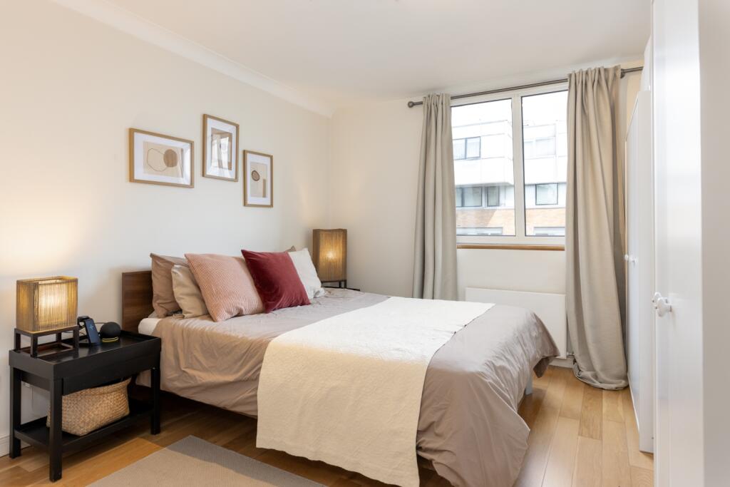 Master Bedroom (2)
