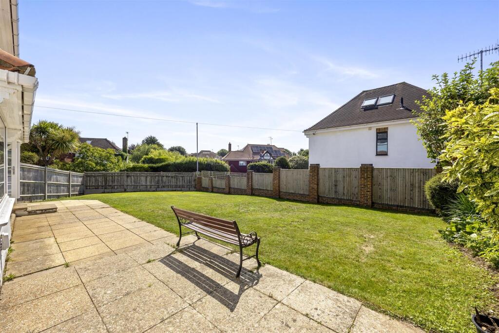 14 WOODLAND DRIVE (23).JPG