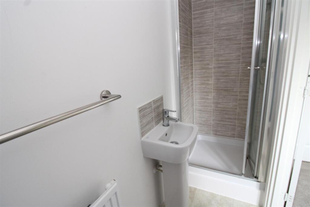 Ensuite.JPG