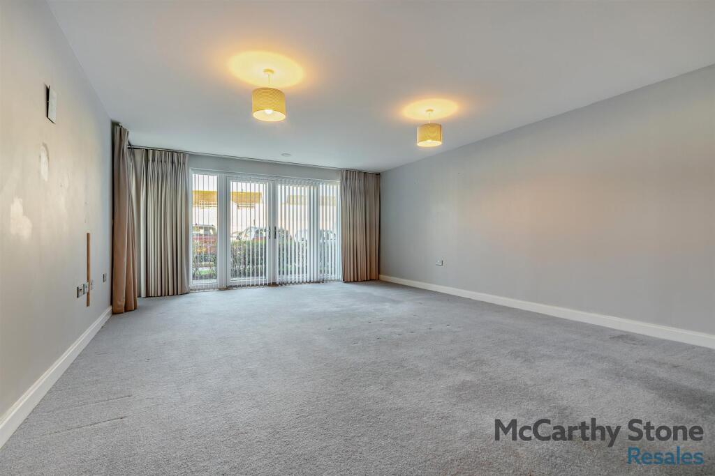 Open Plan Living Room/Kitchen