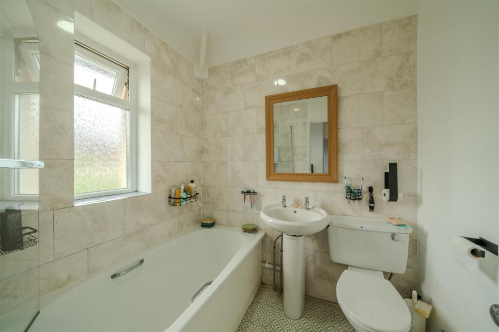 19 Lyneholmes Rise-133.jpg