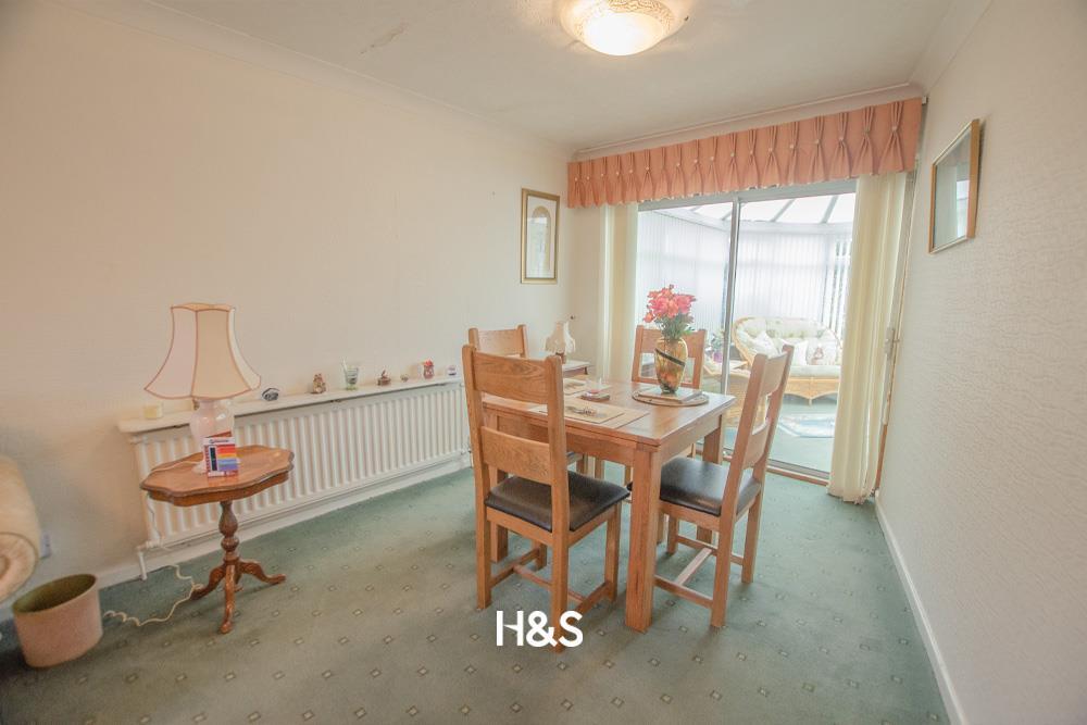 51 mollington crescent - dining area..jpg