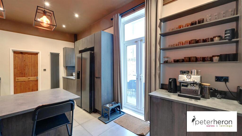 Breakfasting Kitchen