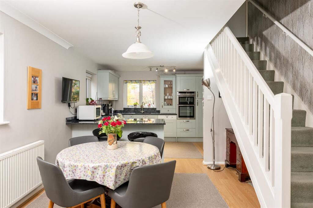 OPEN PLAN KITCHEN / DINING