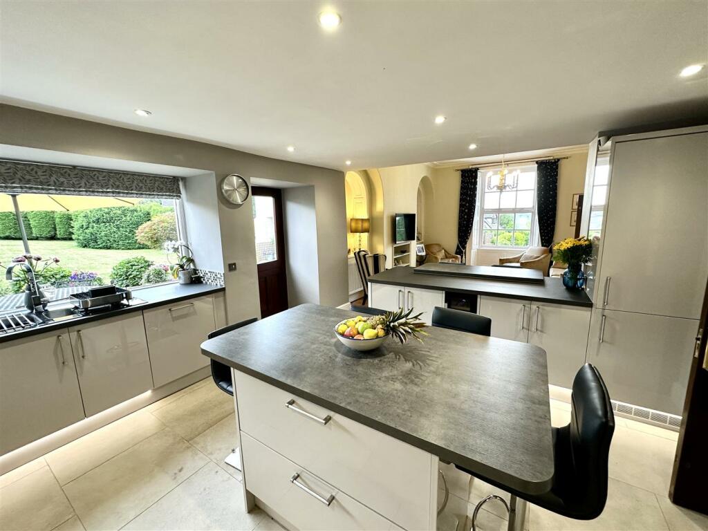 KITCHEN/BREAKFAST ROOM.jpeg
