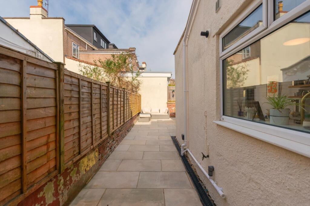 7H7AVP - External D.jpg