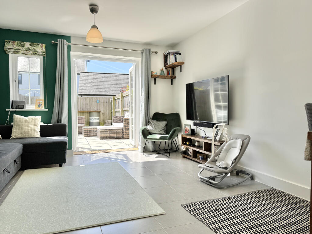 Spacious Sitting/Dining Room