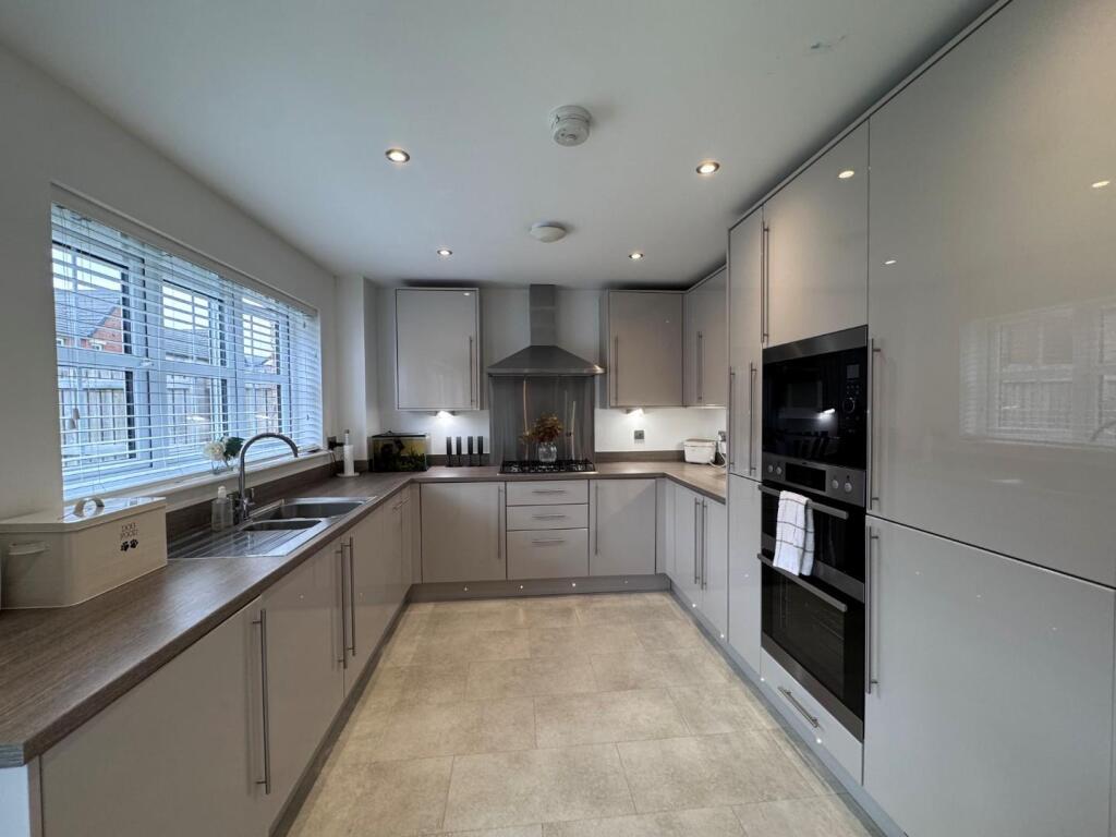 Kitchen .jpg 3