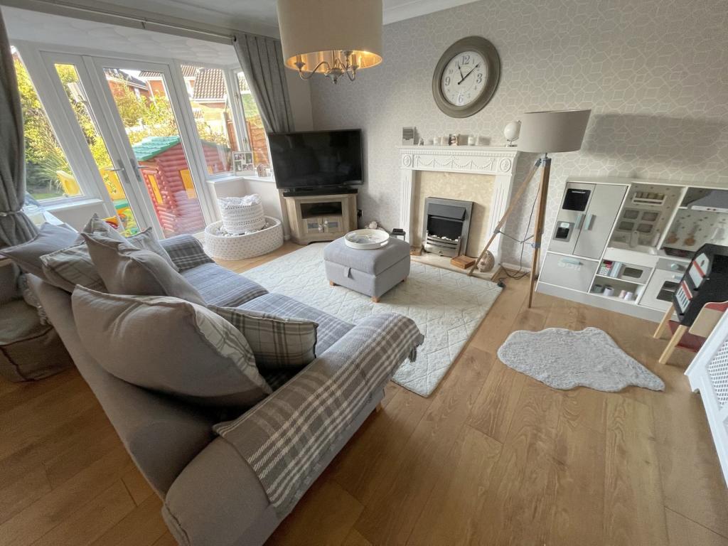 Lounge/Dining Room