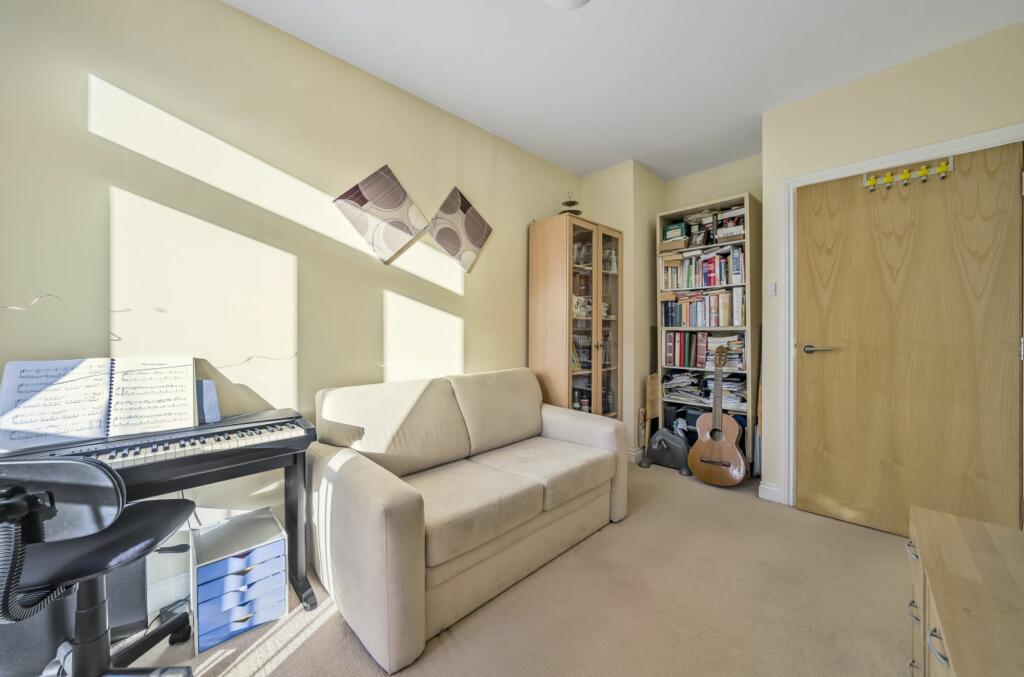 Bedroom 2/ Dining Room
