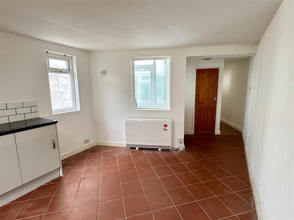 6 Beacon Road Kitchen