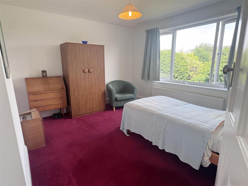 Bed 3.JPG