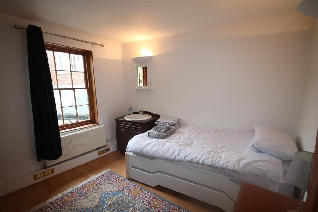 Bedroom 2c.JPG