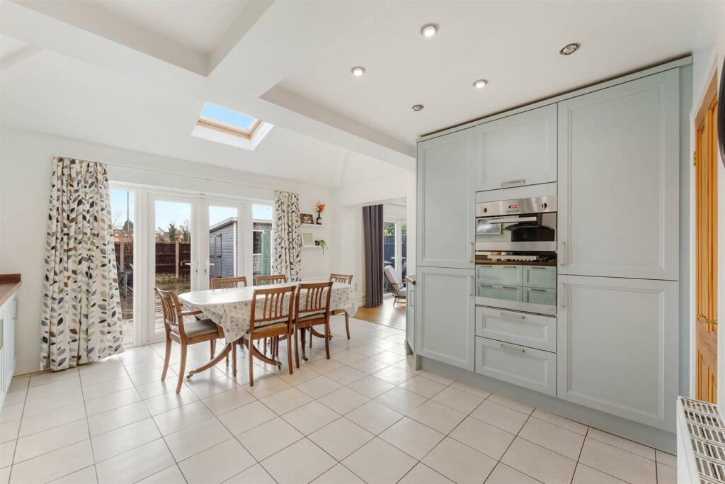 Dining Kitchen Aspect 3