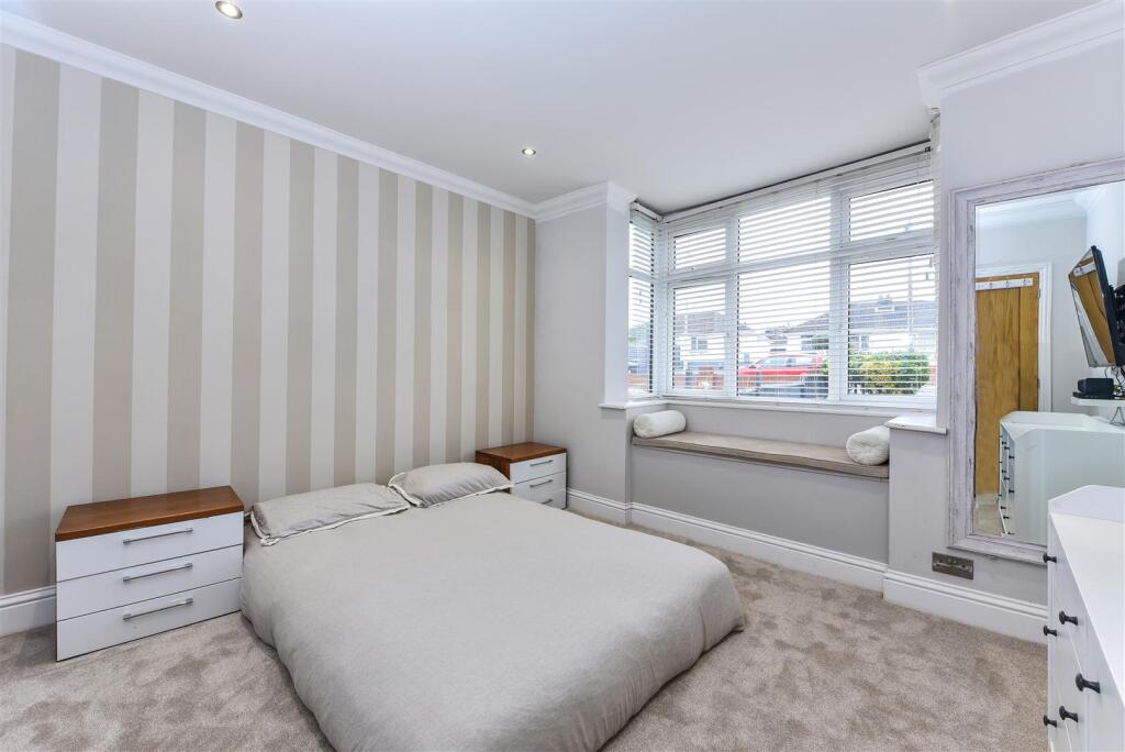 Bedroom 1.jpg