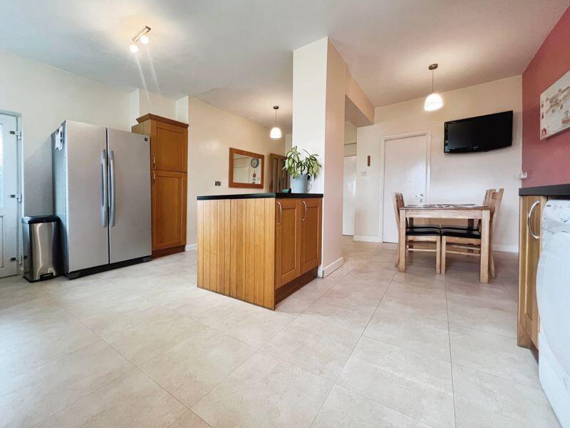 Open plan kitchen/diner/family area