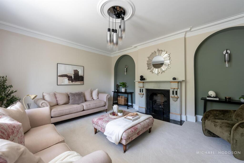 13 Front Street, Whitburn-17.jpg