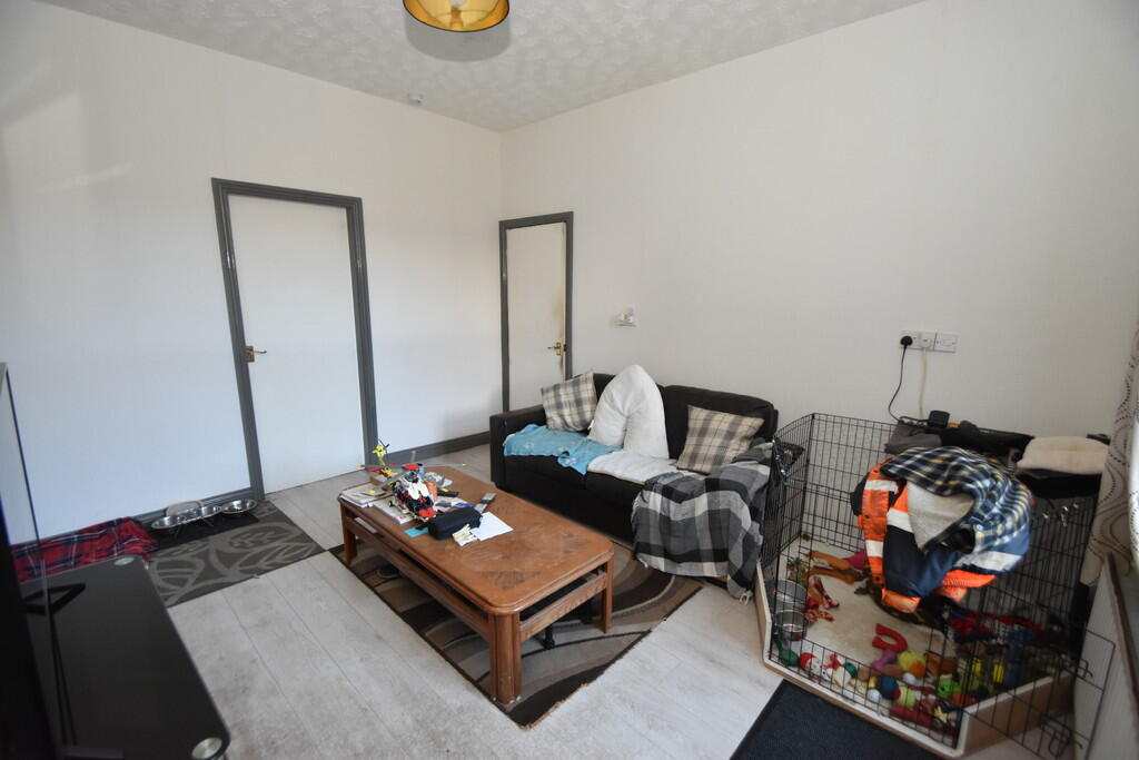 Flat 21 Lounge Im...