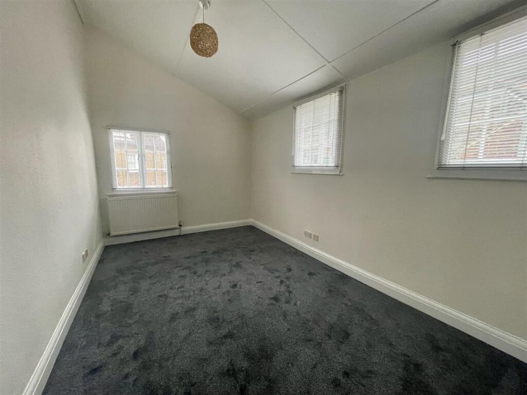 BEDROOM.jpg