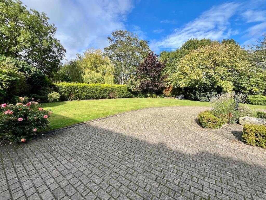 Front Garden.jpg