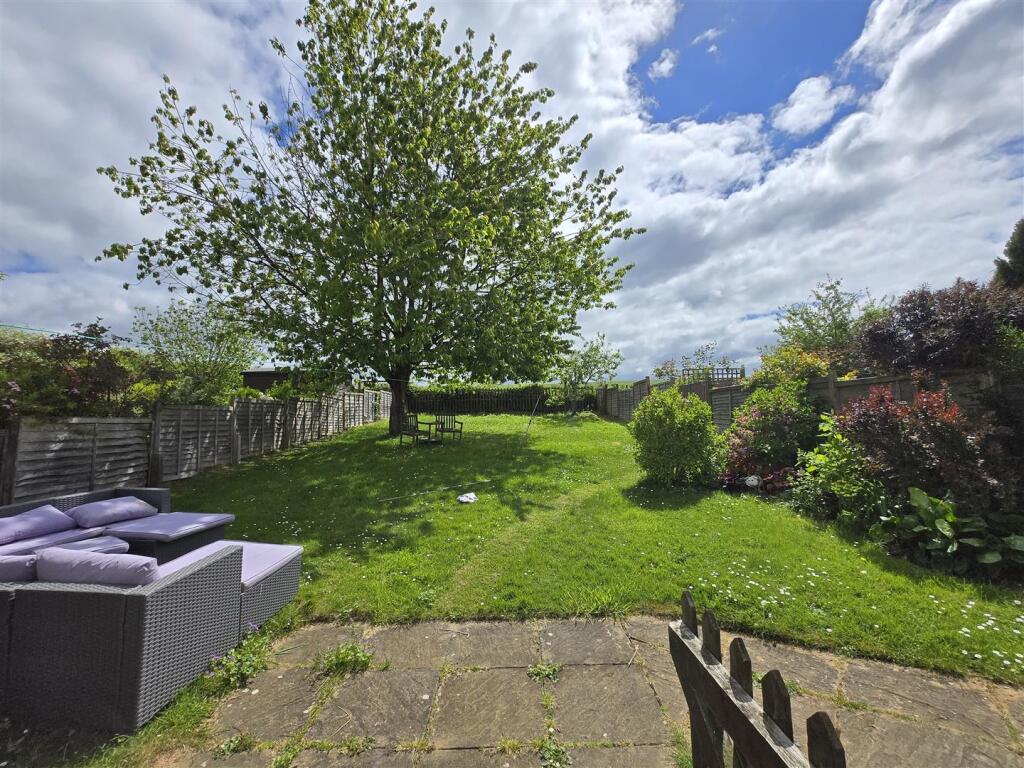 SUPERB REAR GARDEN