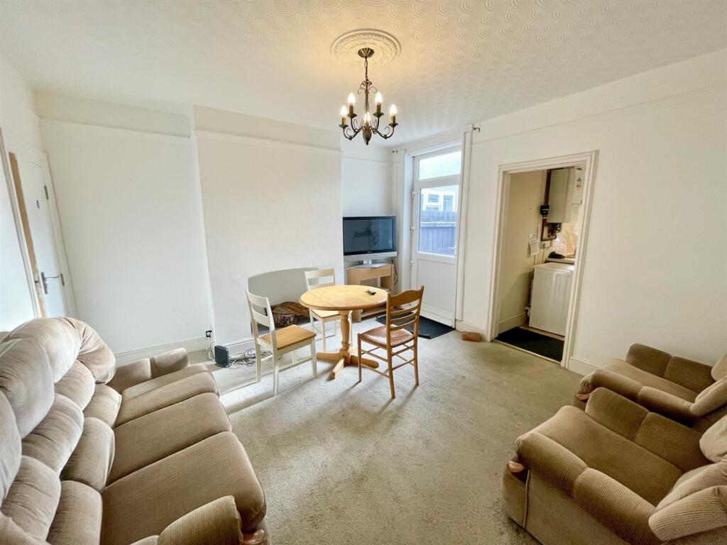 Lounge 2.jpg