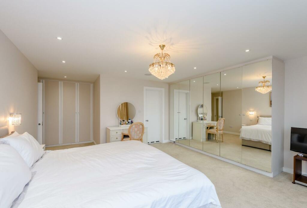 Master Bedroom.jpg