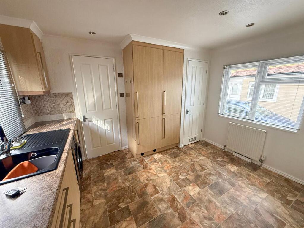 2 bed Park Home, Silsden 7