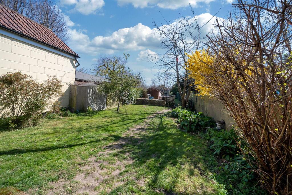 294 Sidegate Lane-13.jpg