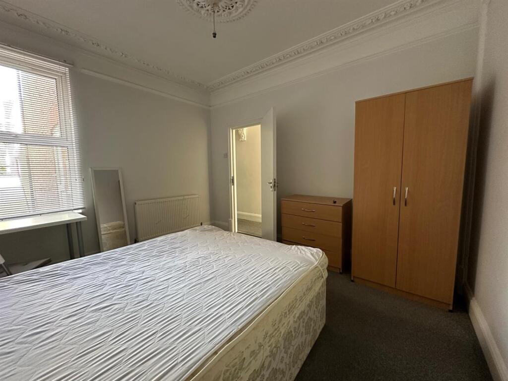 bed2.jpg
