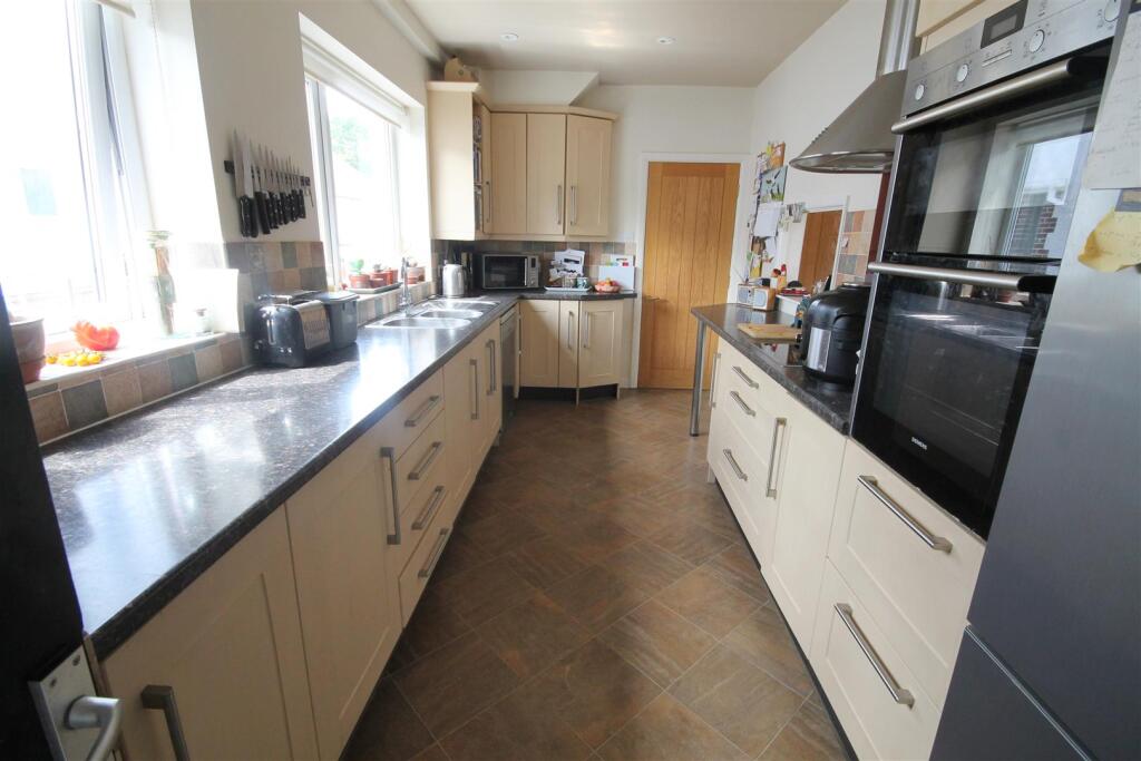RR Kitchen ii.JPG