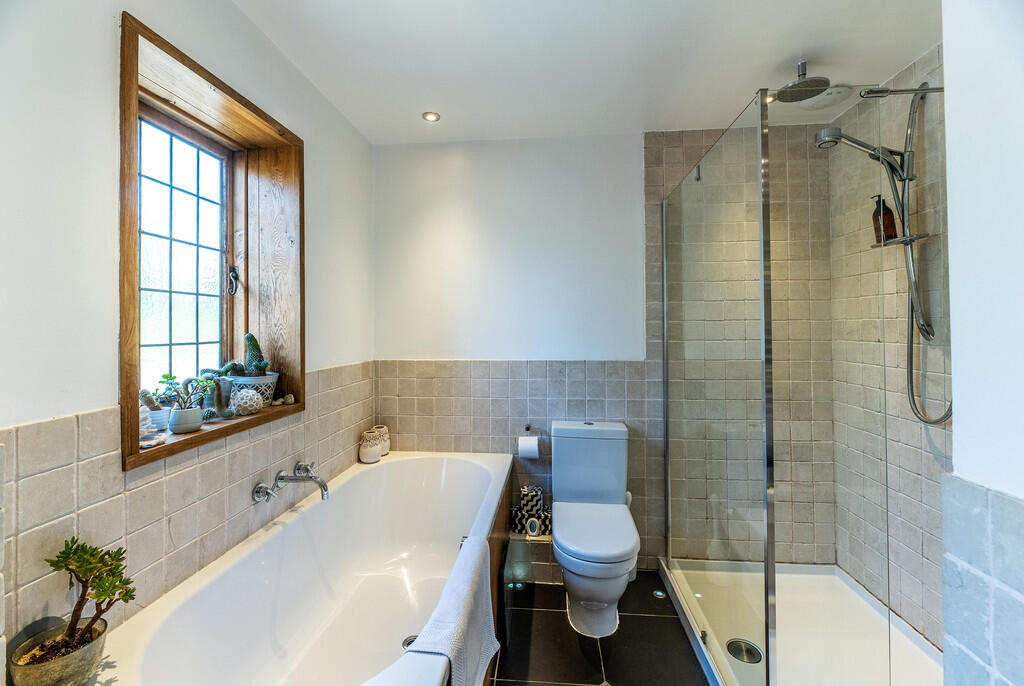 34 Warwick Road 0...