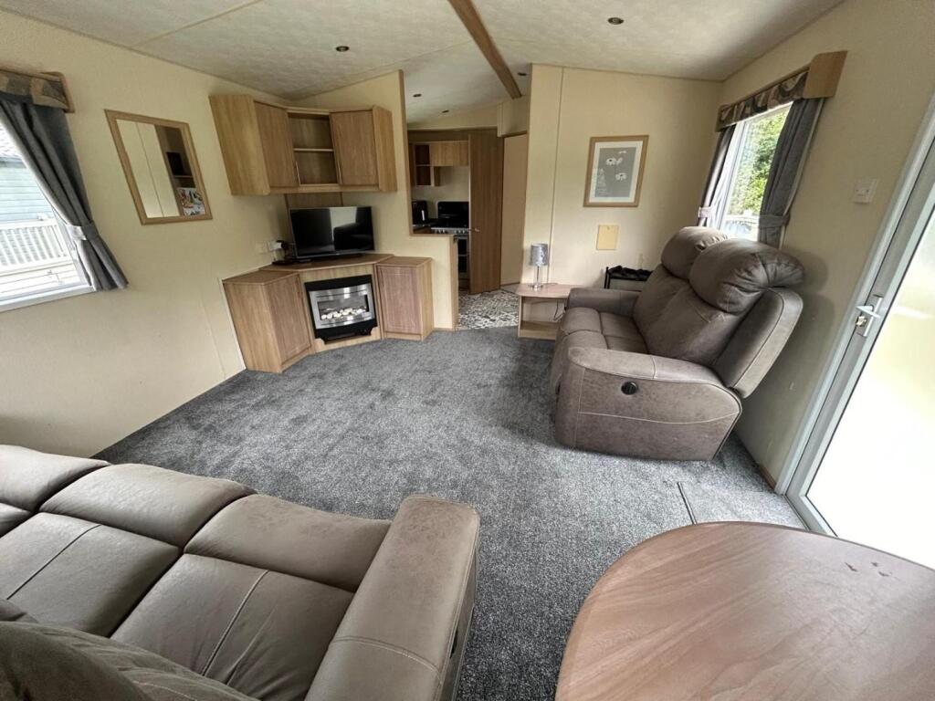 Living Room 3.jpg