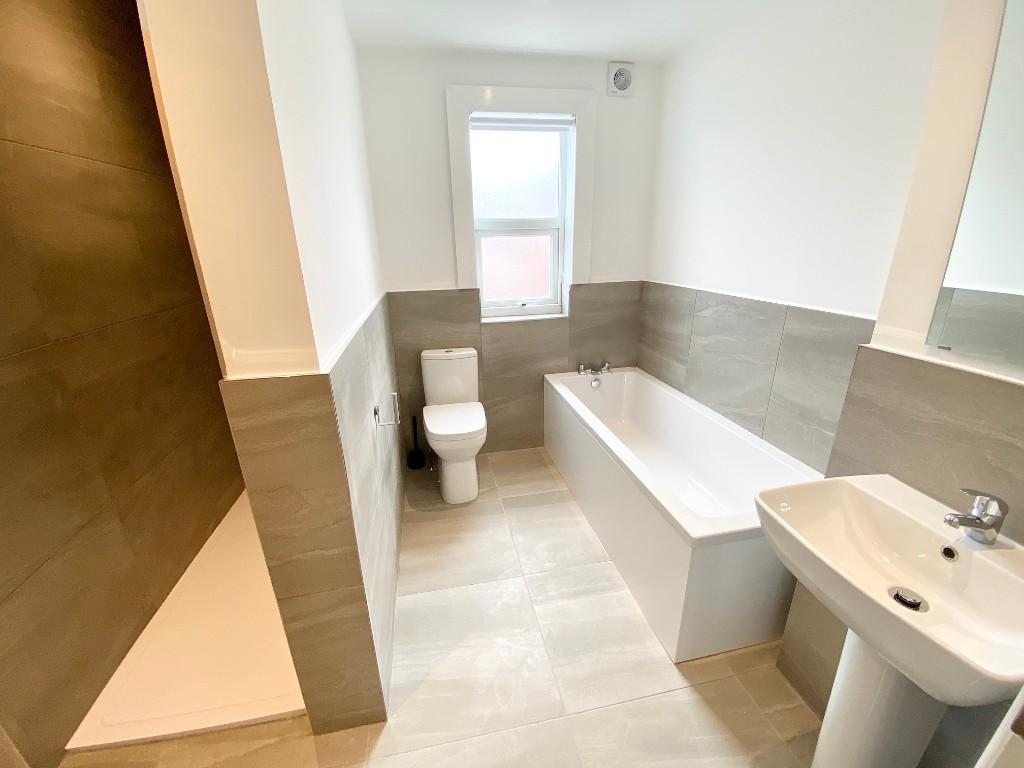 BATHROOM 2