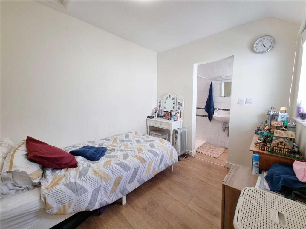 Bedroom 3: