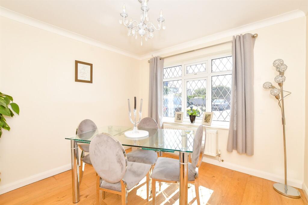 Dining Room/ Bedroom 3