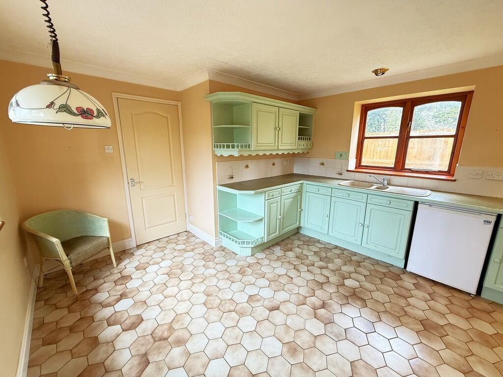 KITCHEN DINER 4