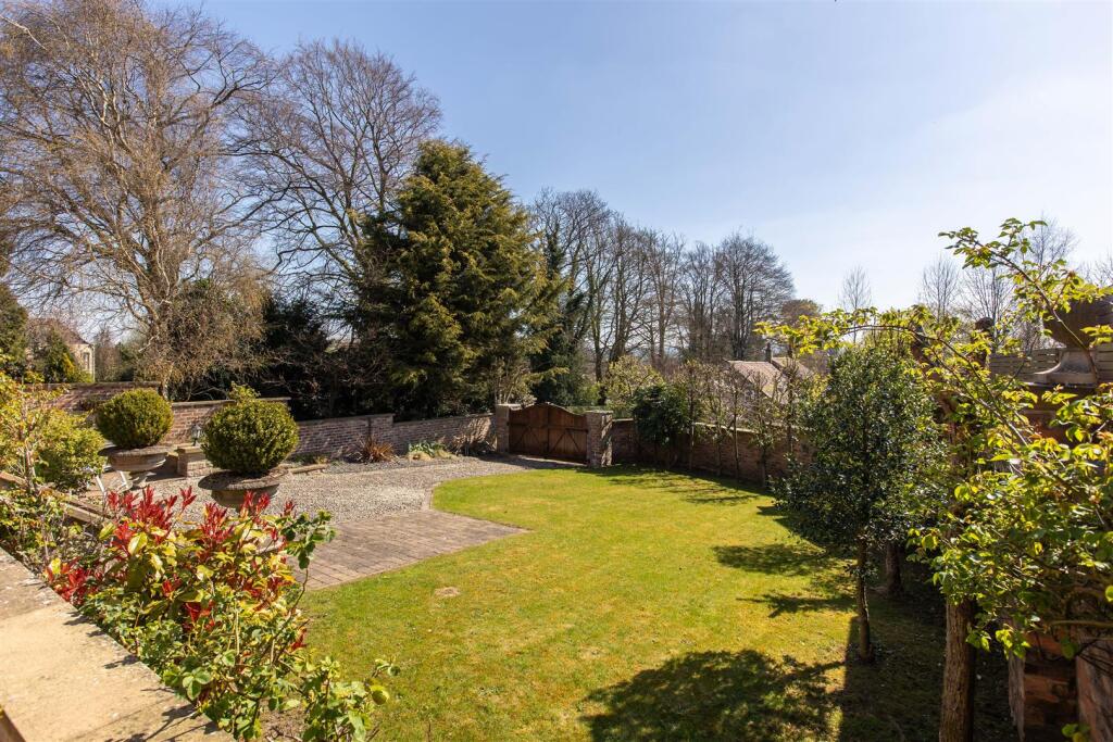 Grooms Cottage External-8.jpg