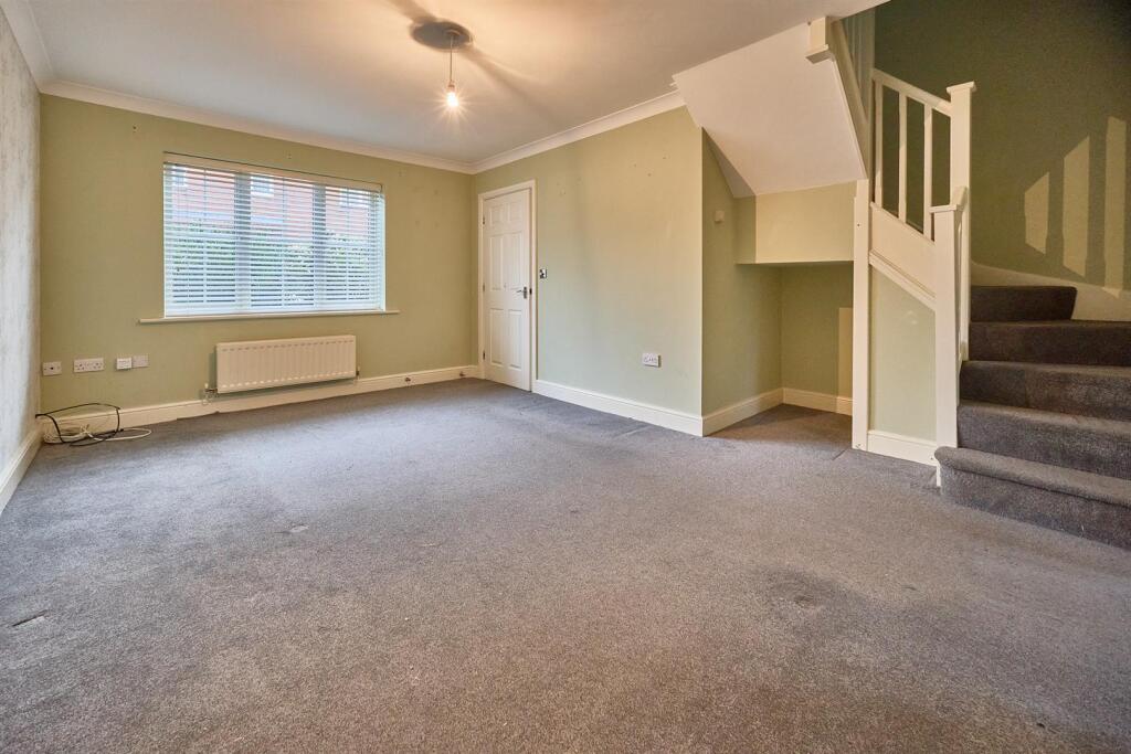Lounge to front