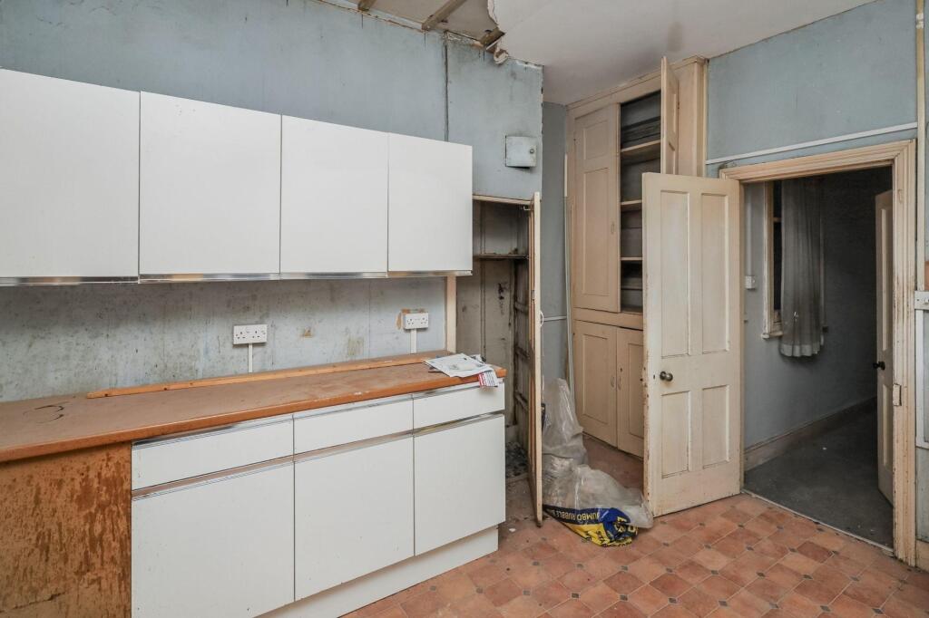 60 Delaware Mansions, Delaware Road, Maida Vale, London, W9 2LJ