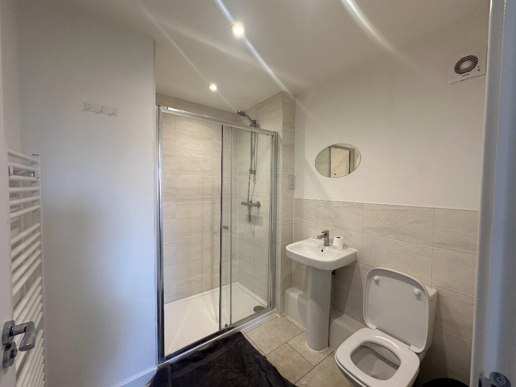 1/F ensuite