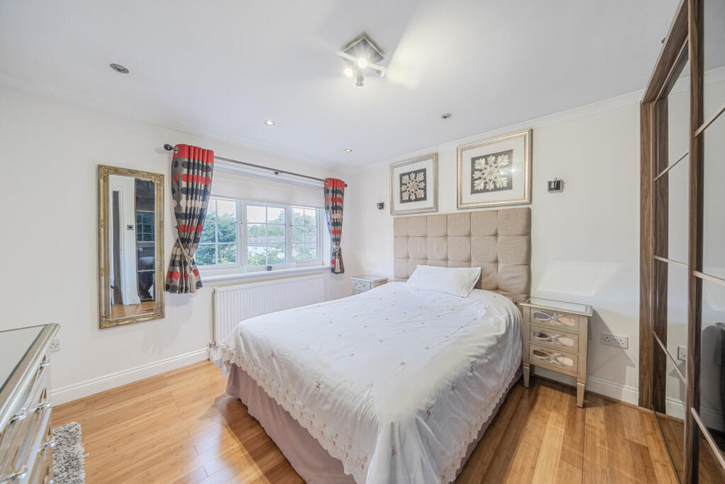 1358744-4-68d2d97...