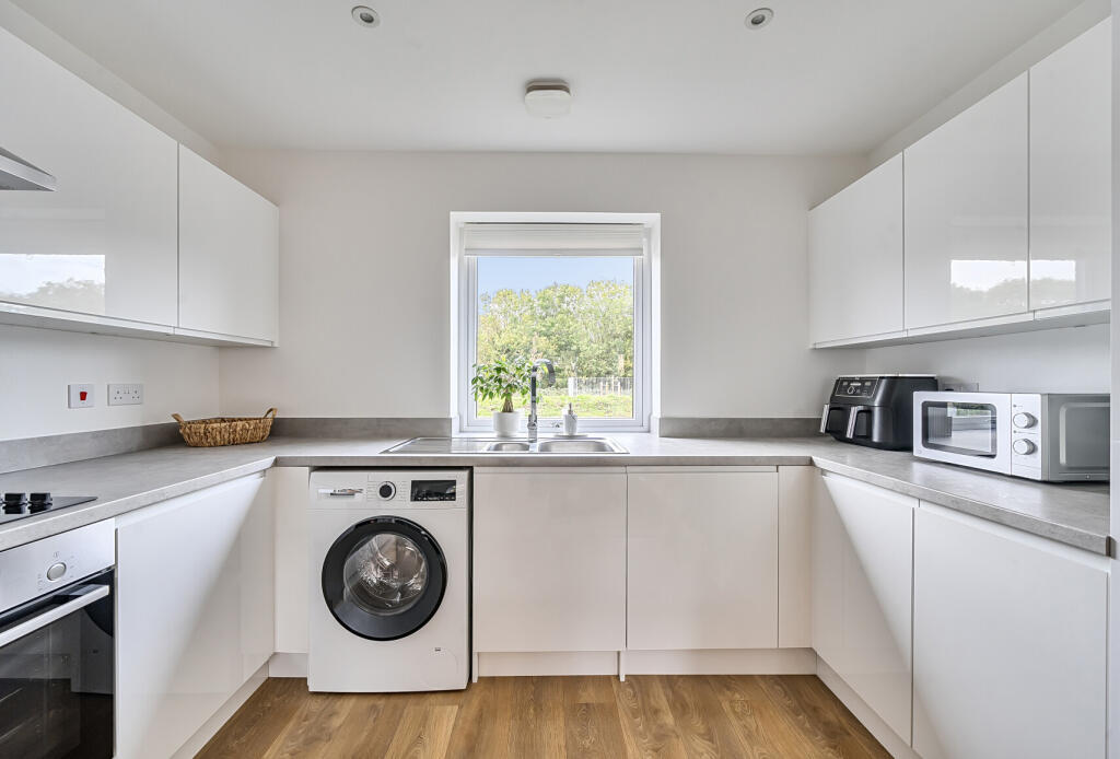 1374658-15-690395...