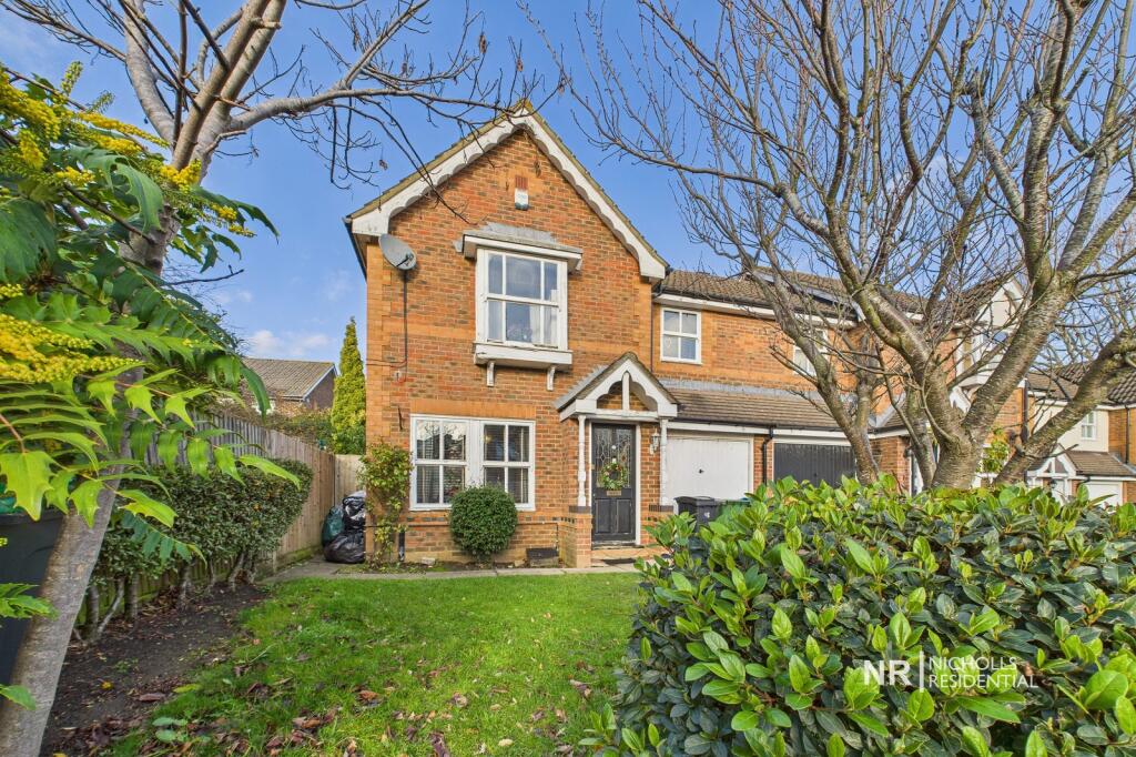 Coppard Gardens, Chessington, Surrey, KT9