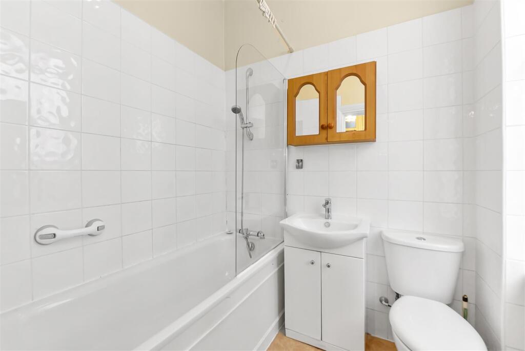 Family Bathroom.jpg